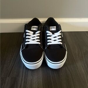 Vans Women’s Seldan Platform Sneakers Size 9